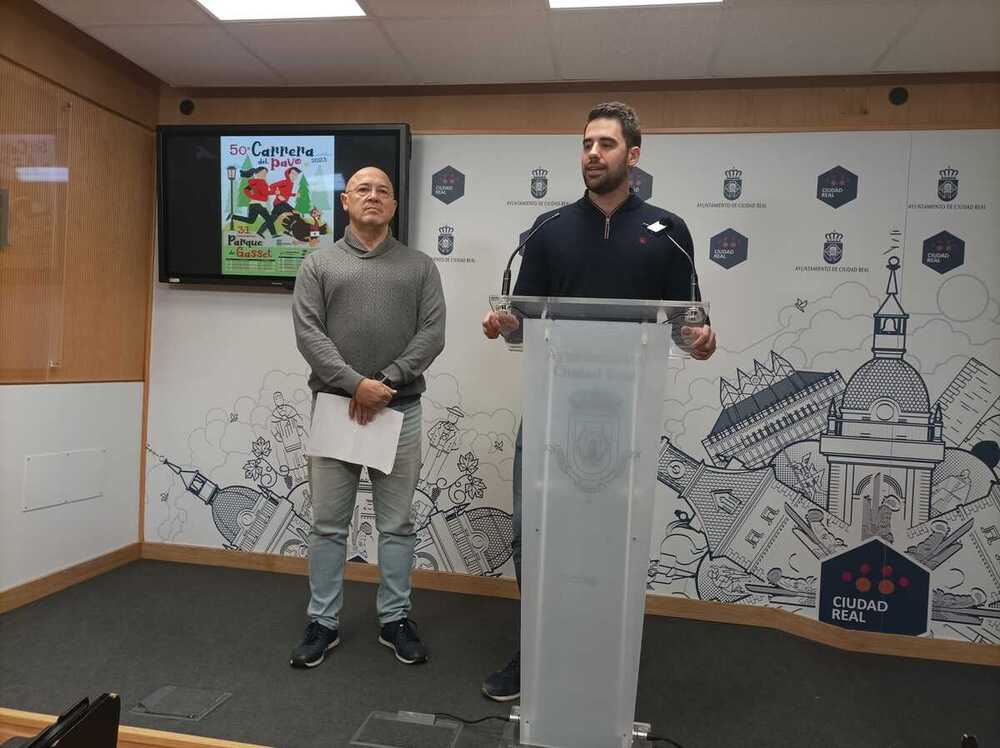 Olallo Fernández (izquierda) y Pau Beltrán, en la presentación.