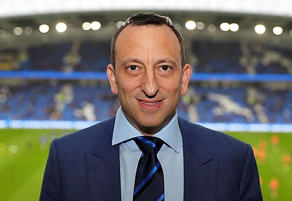 Tony Bloom, fan del equipo y dueño del club desde 2009, financió de su bolsillo la construcción del Falmer Stadium, y permitió al equipo pasar de la tercera división a la Premier en siete temporadas.