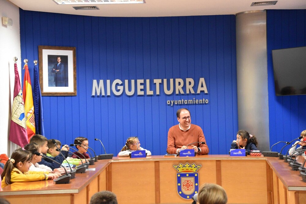 Los alumnos del 'Clara Campoamor' conocen el Ayuntamiento 