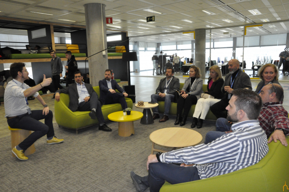 Caballero visita un campus de la Fundación Telefónica