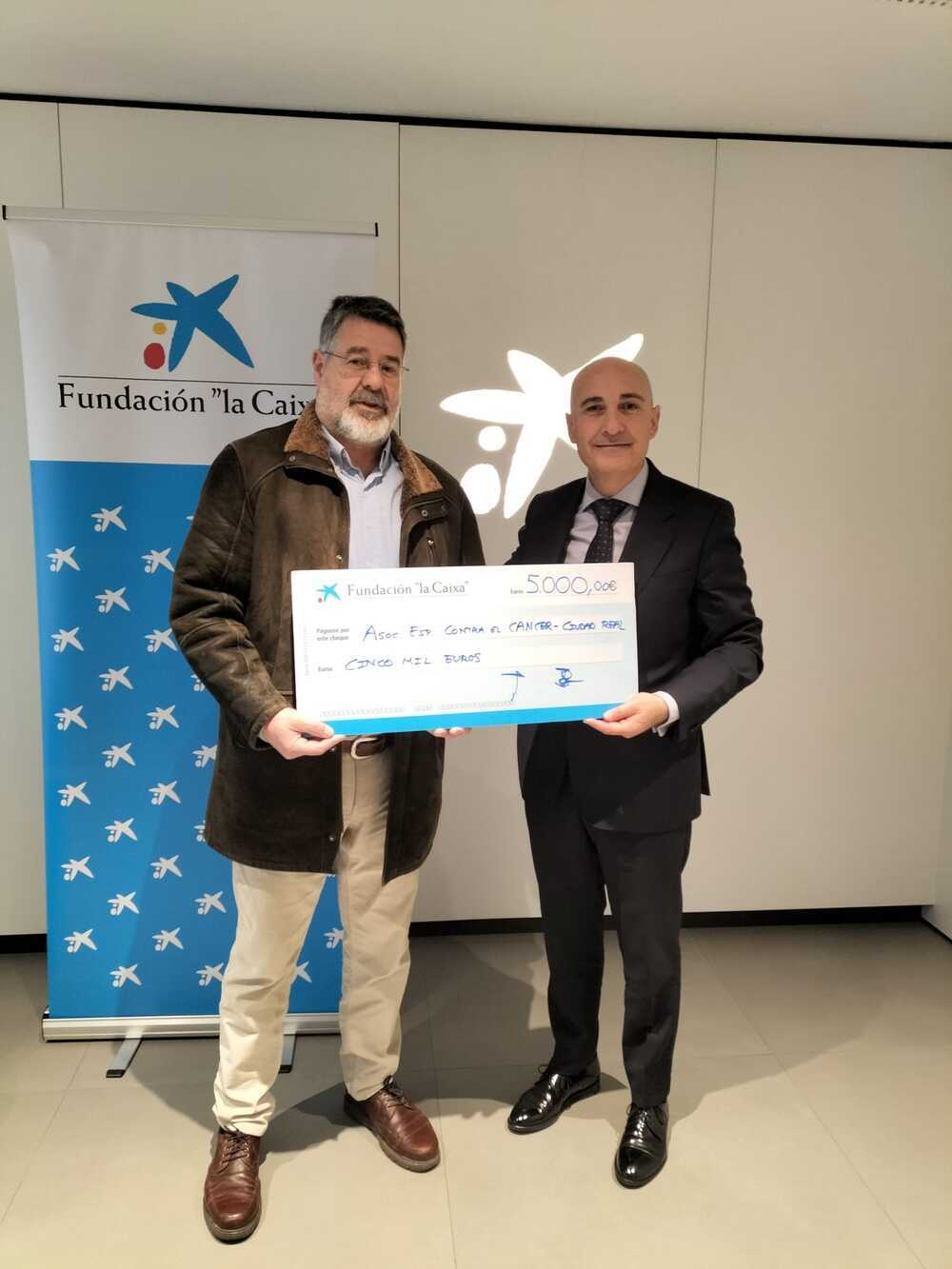 CaixaBank apoya con 30.000 euros proyectos contra el cáncer