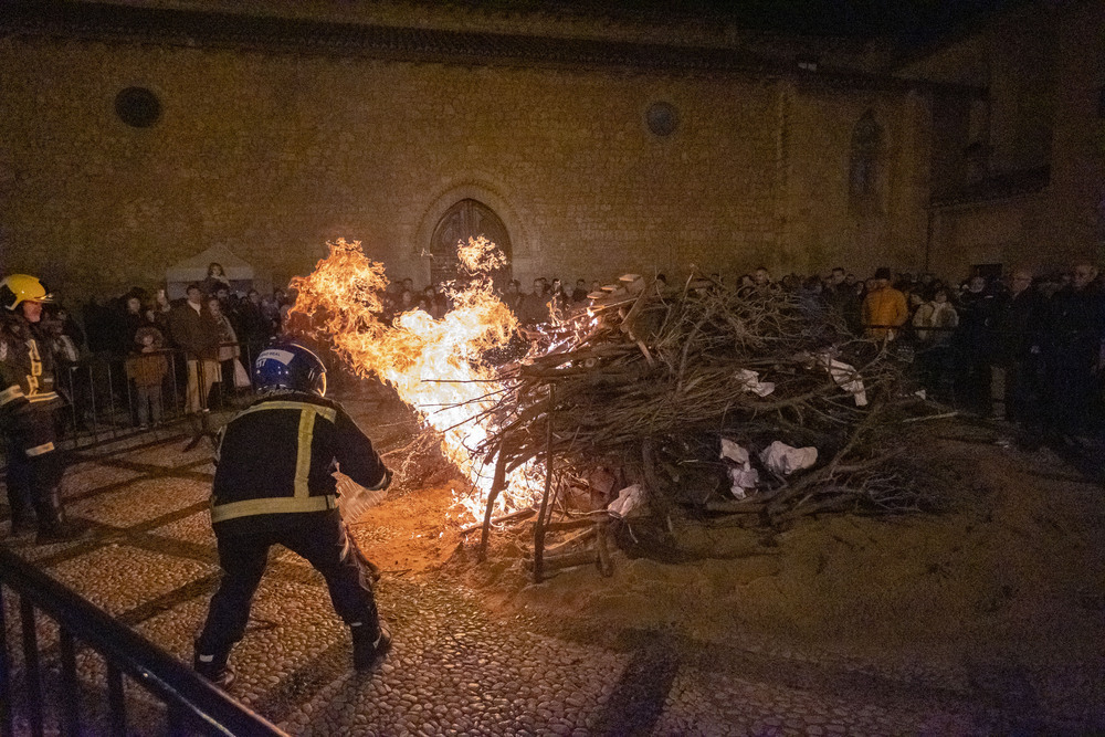 El fuego alumbra el regreso de San Antón