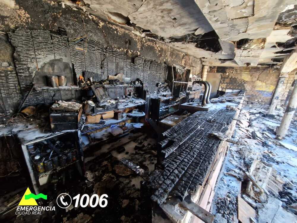 Arde un restaurante en Torrenueva y desalojan un hostal