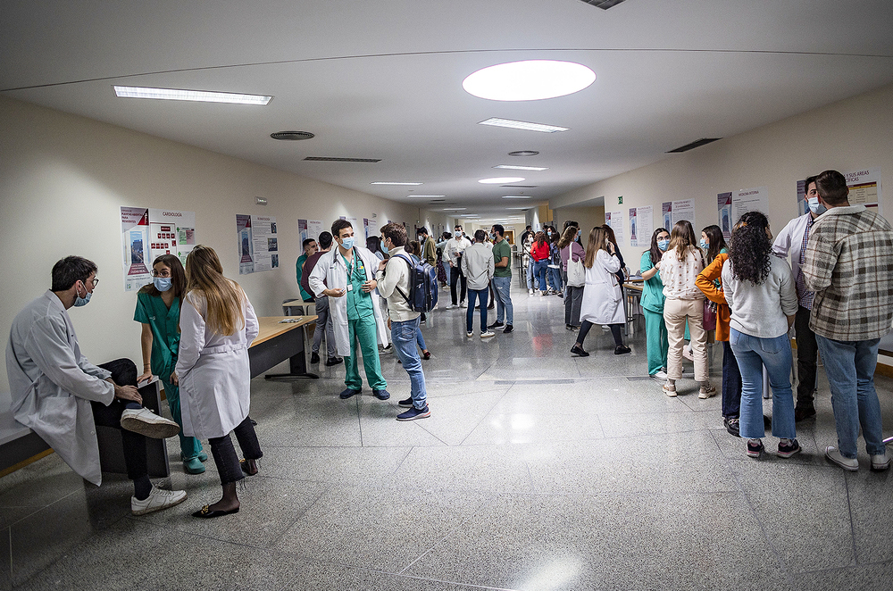 Médicos residentes de la gerencia de Ciudad Real, Puertollano, Manzanares y Valdepeñas exponen en el hall los servicios a los futuros residentes.