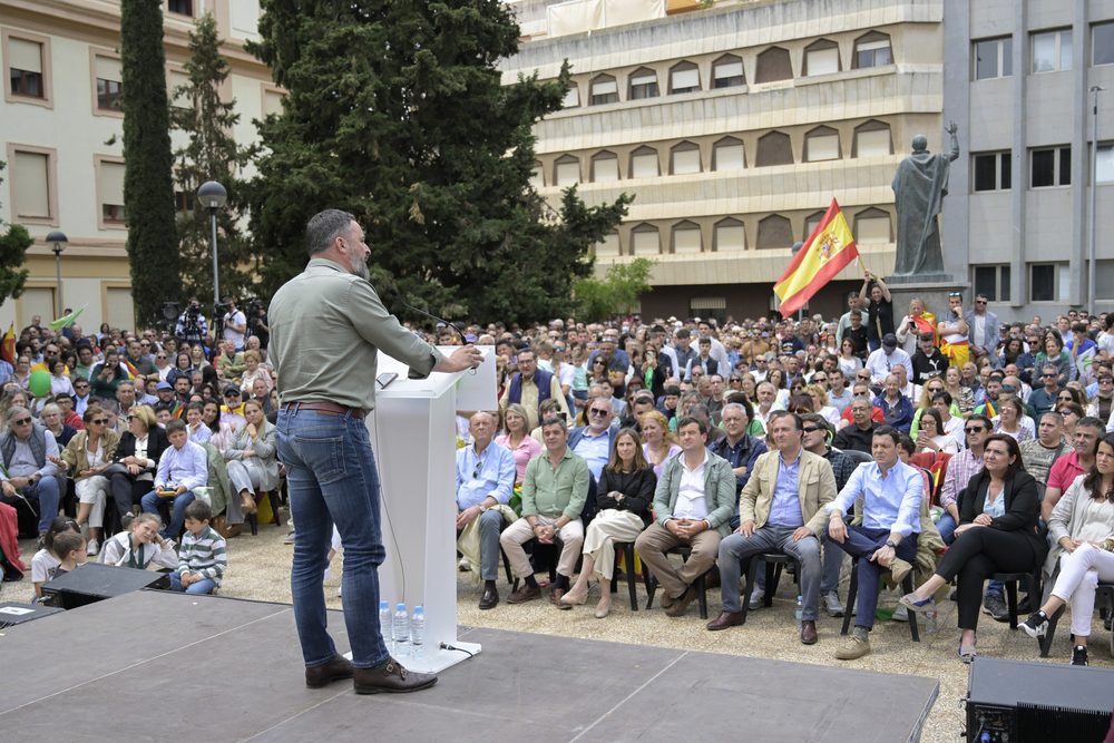 Abascal avisa al PP que sus votos no son 