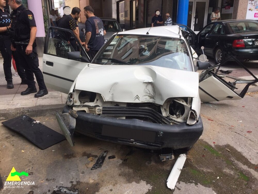 Aparatoso accidente en la calle Ancha con cuatro heridos