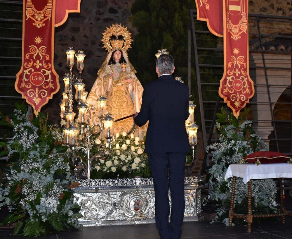 Puertollano muestra su cariño a Virgen con multitud de flores 