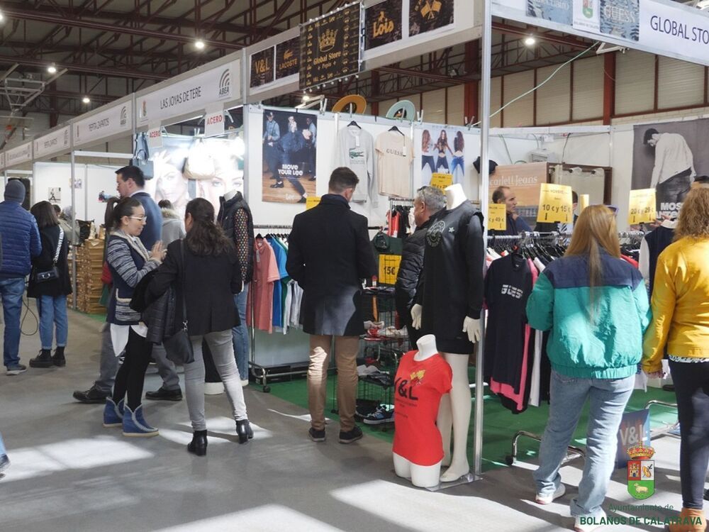 Las rebajas, protagonistas en la feria del stock de Bolaños