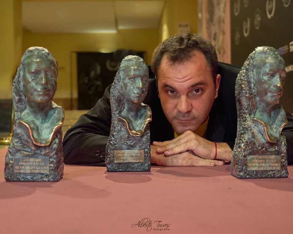 'El Cacharrico' levanta tres trofeos en los Premios Pávez