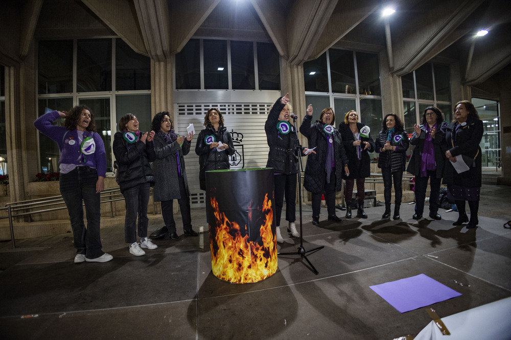 El feminismo manda «a la hoguera» las desigualdades