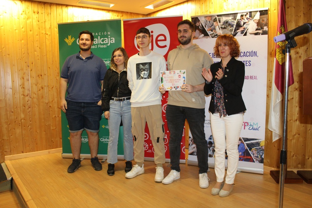 El IES Azuer de gana el concurso Aula Pro Emprende de AJE 