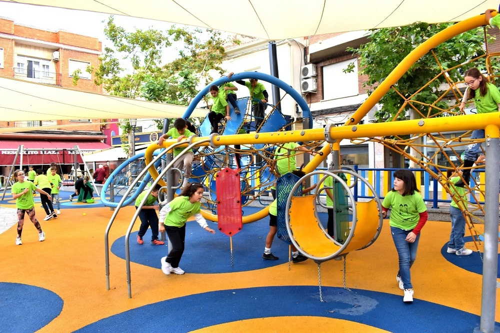 El plan de parques infantiles se extenderá a las barriadas