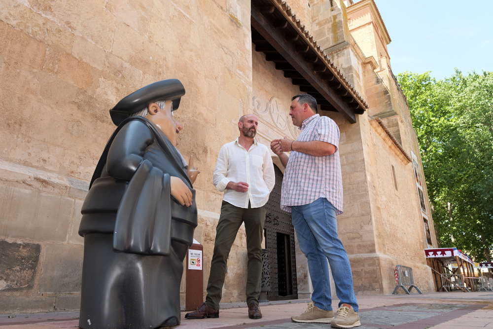 García visita las estatuas de Don Quijote de La Mancha 
