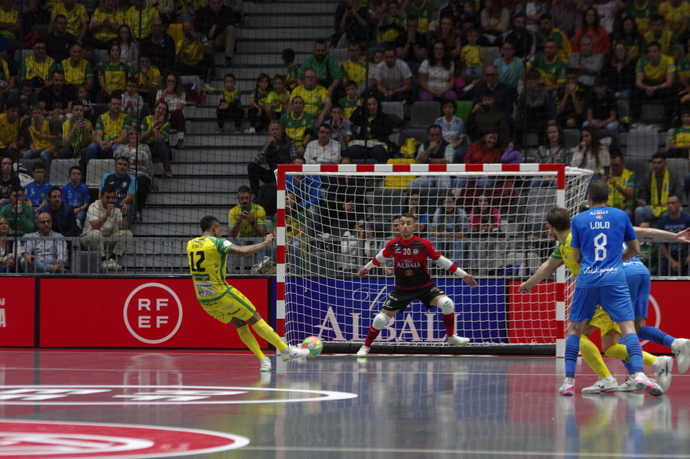 Álex González detuvo un penalti a Renato.