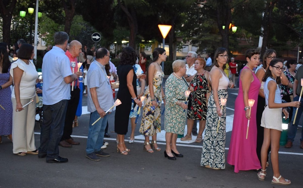 Miles de personas acompañan a la Virgen de Gracia en su camino