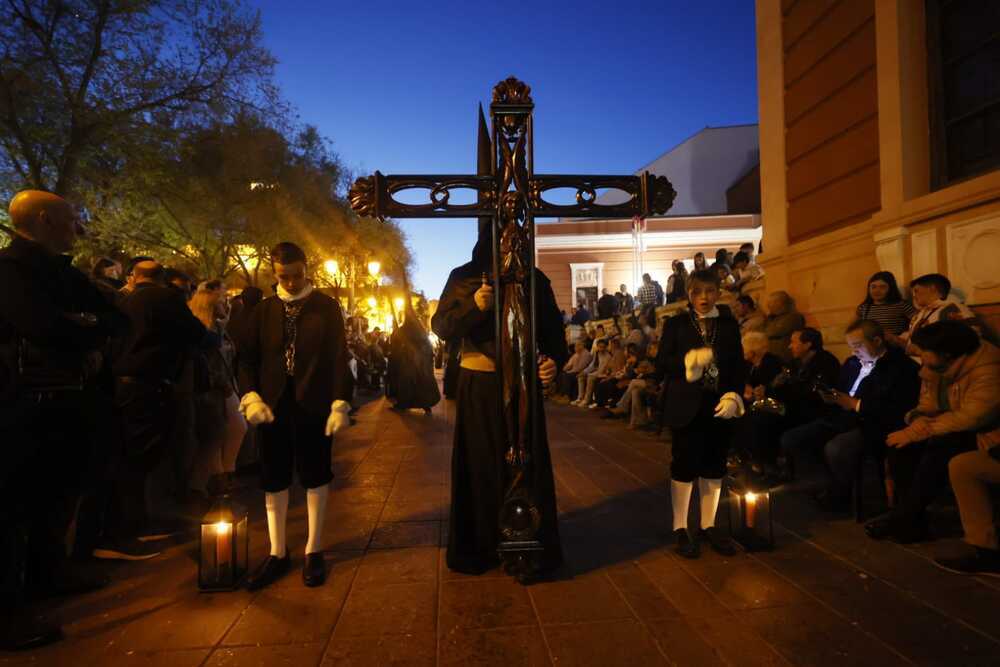 La solemnidad de la procesión del Entierro domina la noche
