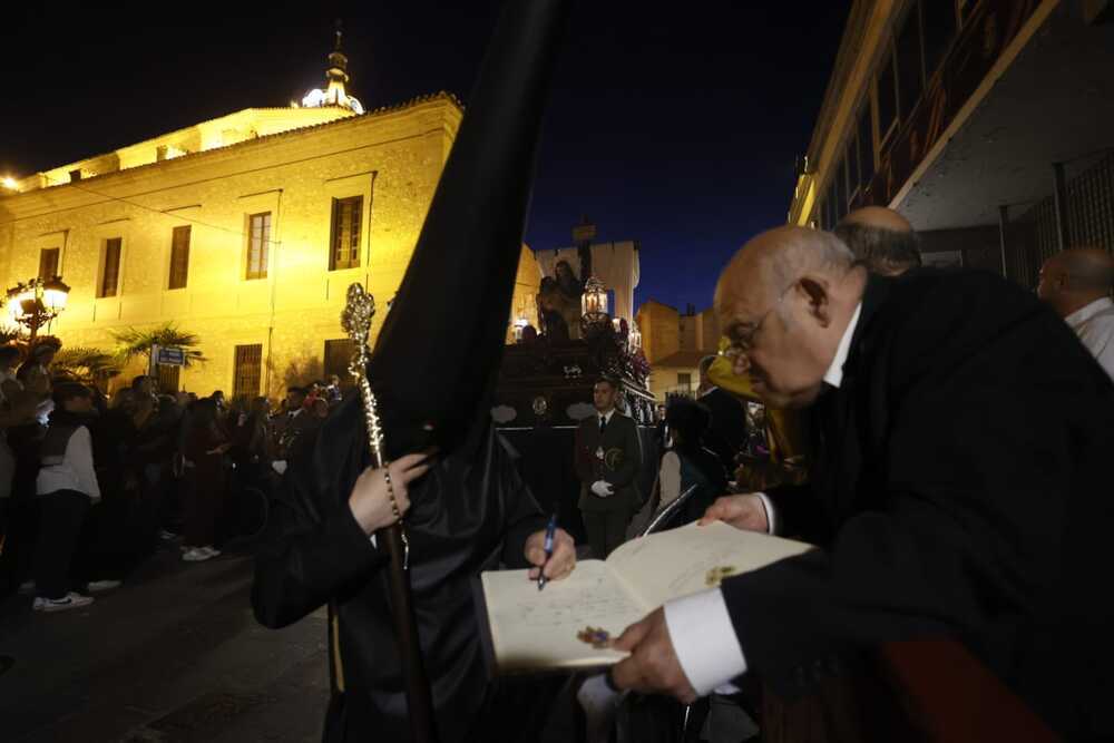 La solemnidad de la procesión del Entierro domina la noche