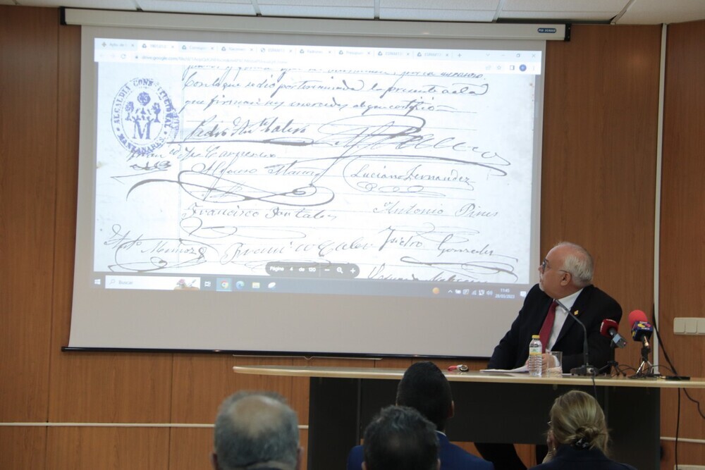 Manzanares digitaliza 200.000 documentos del archivo histórico
