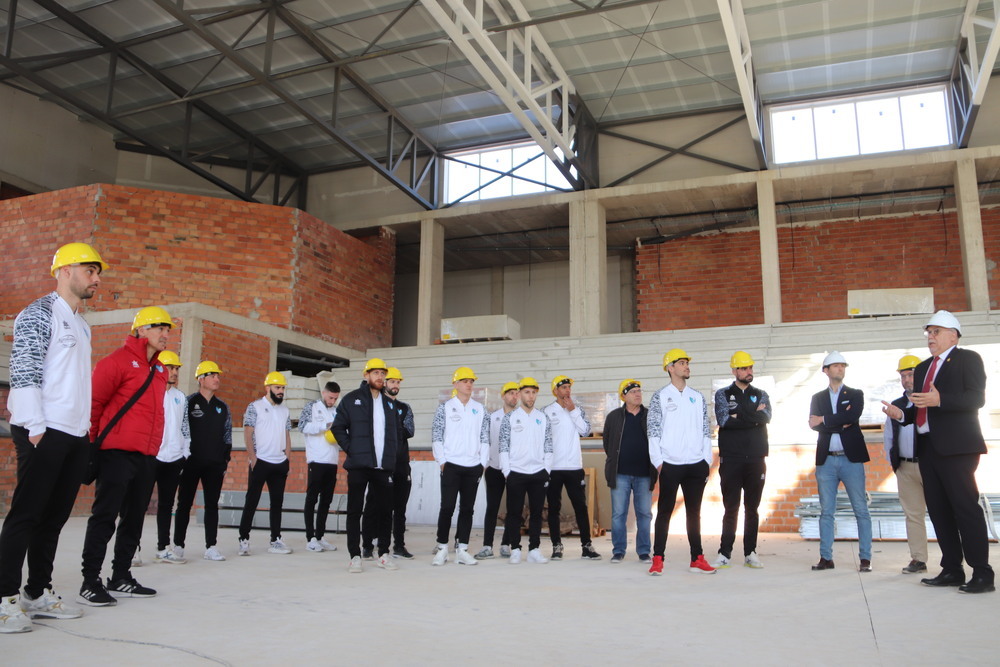 El Manzanares FS visita las obras del nuevo pabellón