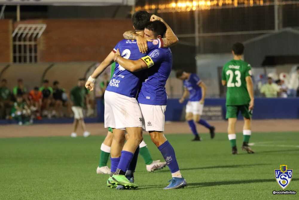 Los jugadores del Socuéllamos festejan uno de los goles.