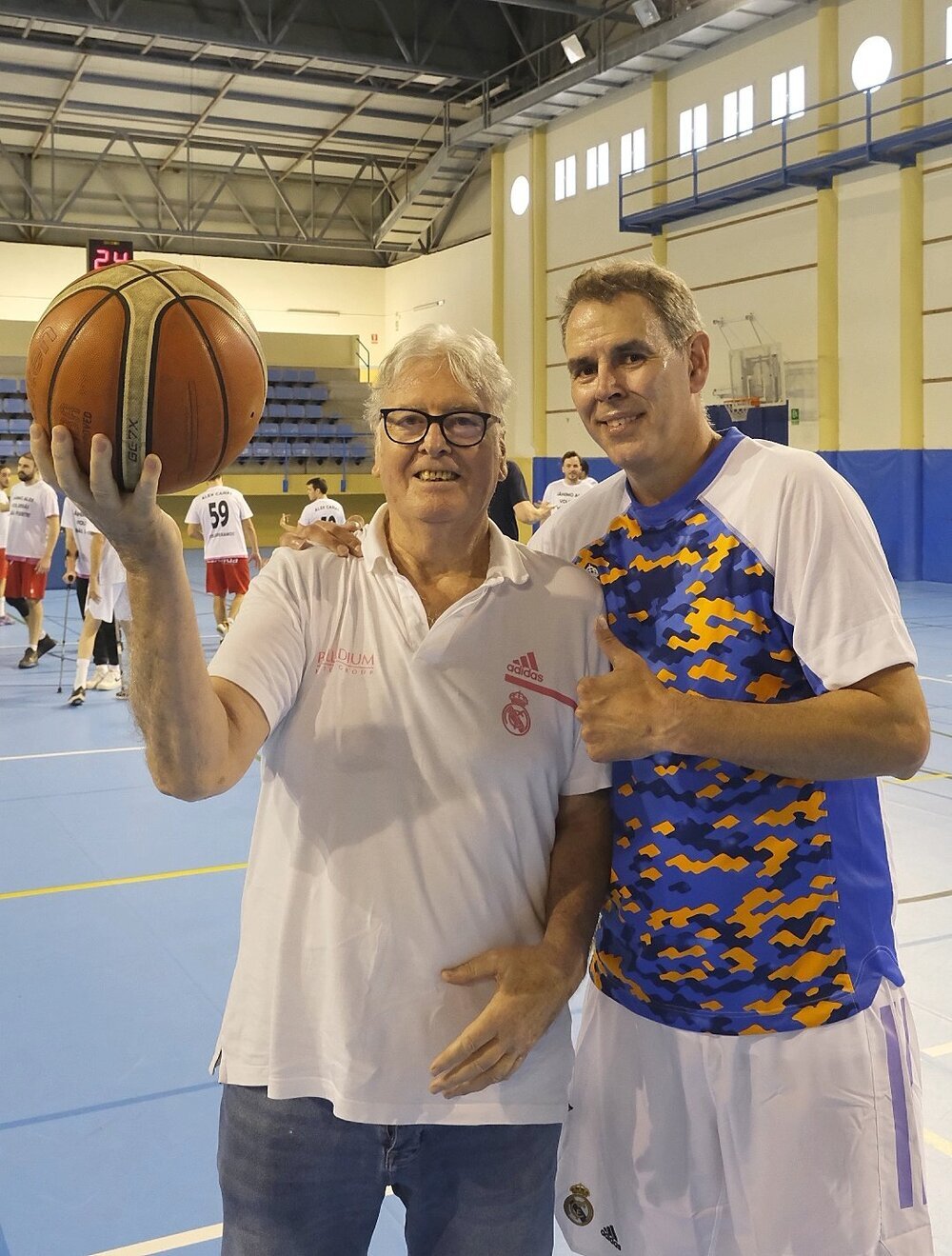 El alcazareño Vicente Paniagua (a la izquierda) será uno de los integrantes del equipo blanco.