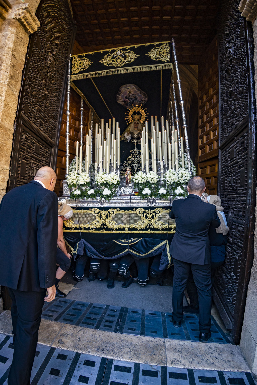 SEMANA SANTA DE CIUDAD REAL PROCESIÓN DEL SABADO SANTO DE SAN PEDRO CON LA SALIDA DE DOS PASOS LA VIRGEN DE LA SOLEDAD, HERMANDAD DE LA SOLEDAD Y VIRGEN DE LA AMARGURA  / RUEDA VILLAVERDE