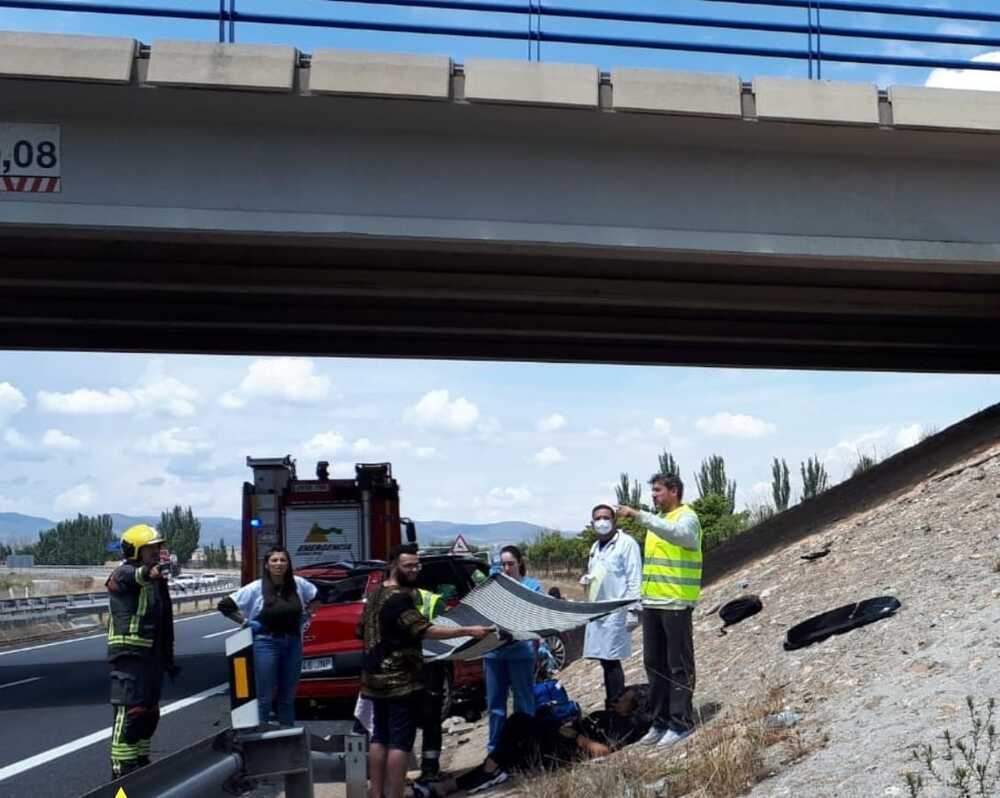 Tres heridos tras la salida de la vía de un vehículo en la A-4