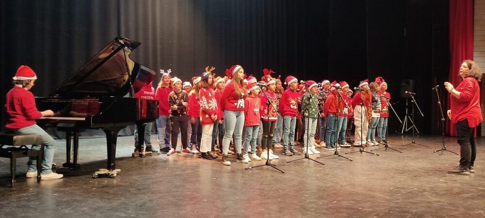 Escolares de ocho centros cantan a la Navidad