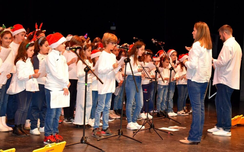 Escolares de ocho centros cantan a la Navidad