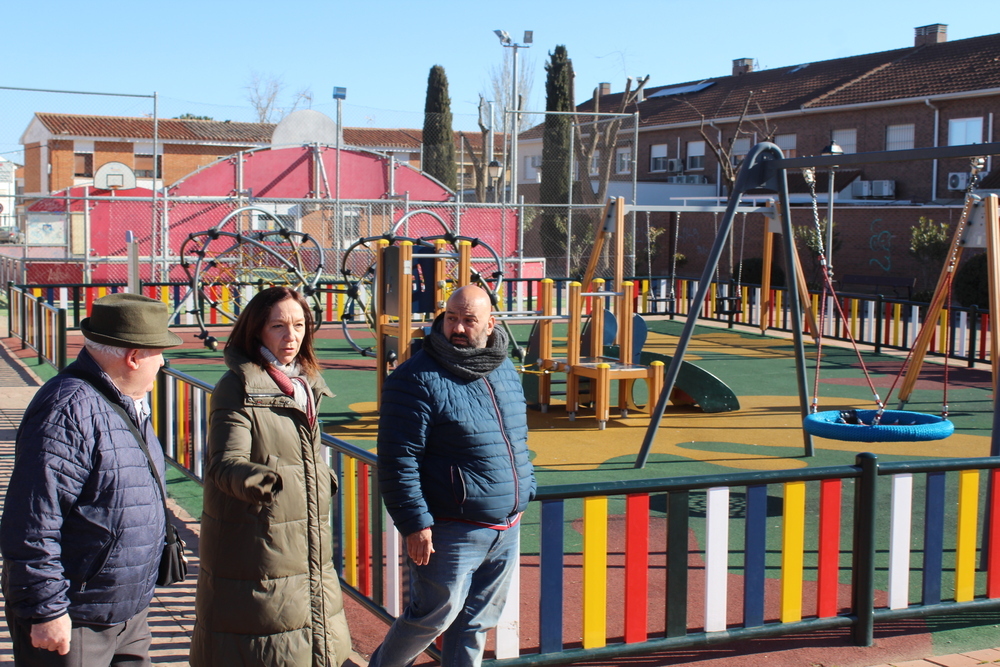 Melchor visita el parque infantil de la plaza Avelino Manzano