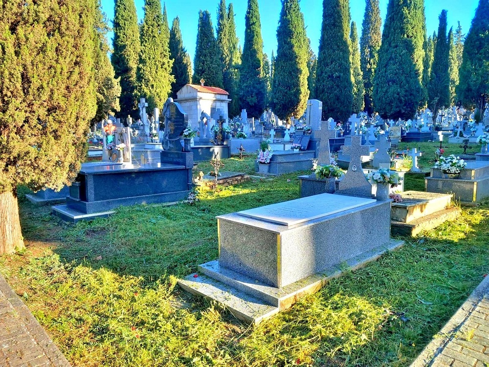 Puertollano mejora la imagen del cementerio 