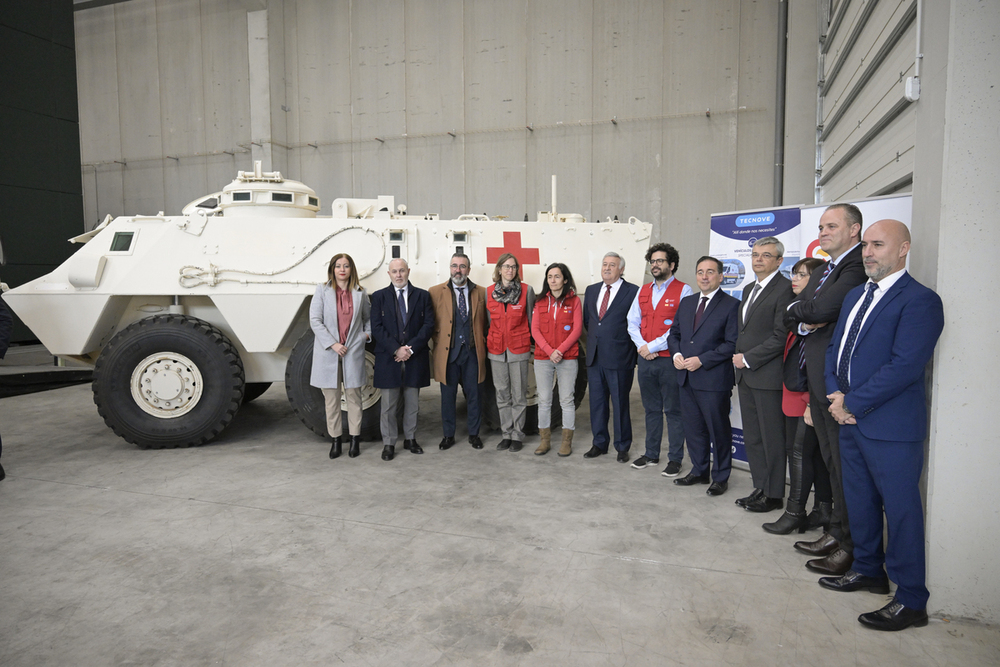 El ministro de Asuntos Exteriores, Unión Europea y Cooperación, José Manuel Albares, durante su visita a Tecnove. 