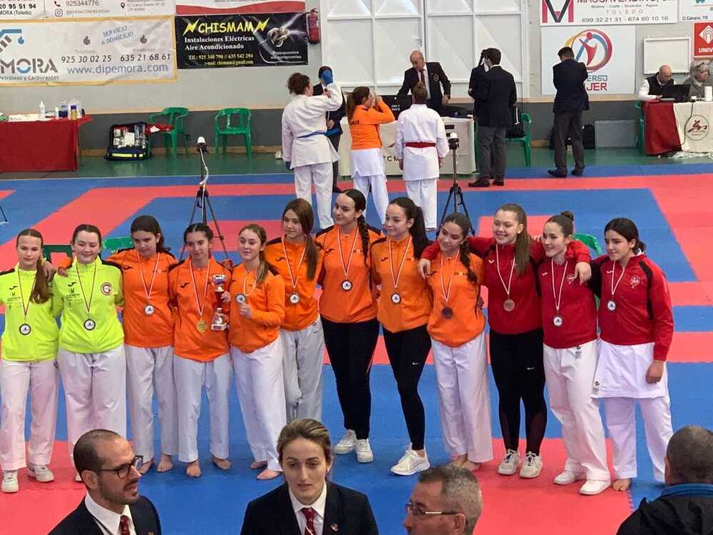 6 medallas para el Karate Almagro en el Regional por Equipos