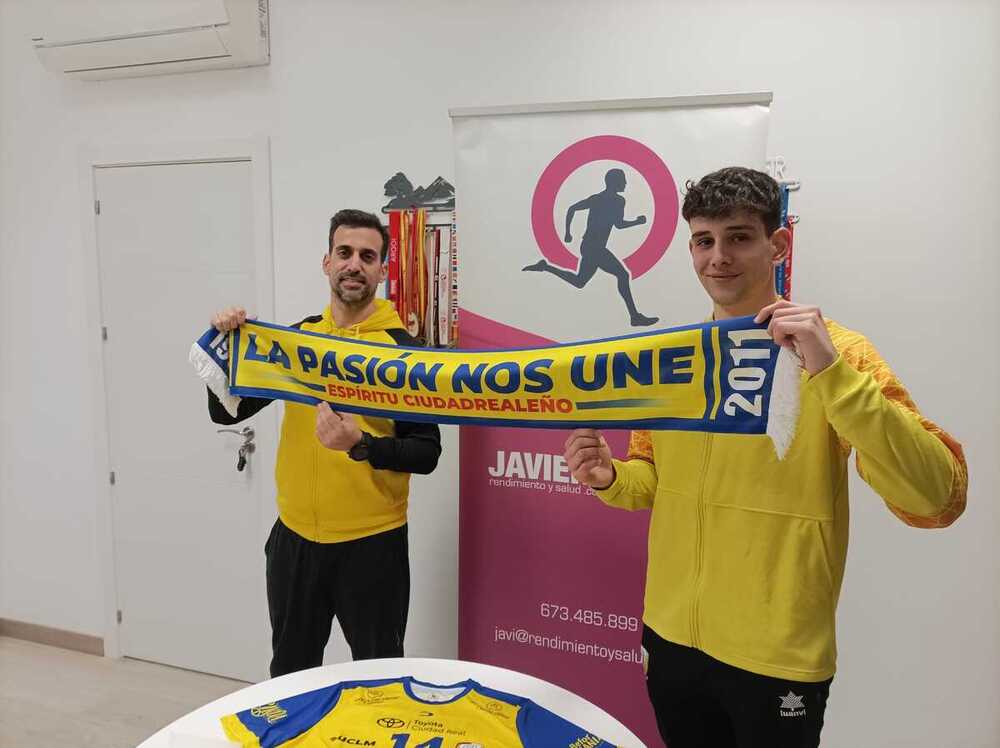 Víctor Morales analizó el choque del domingo junto al preparador físico del equipo, Javier Ortiz.