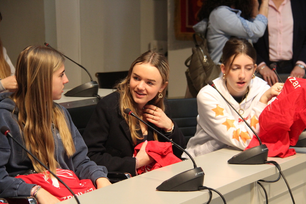 Estudiantes holandeses conocen el Ayuntamiento de Alcázar 