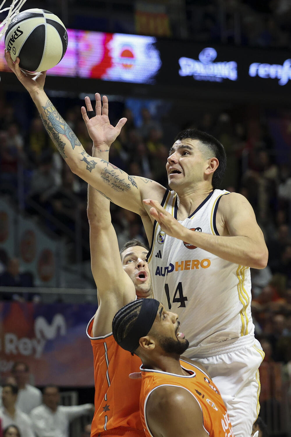 El Real Madrid apaga al Valencia Basket