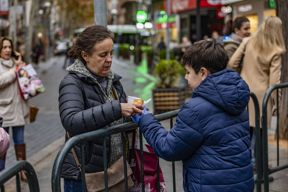 El Prendimiento dispensa 700 raciones de su roscón solidario