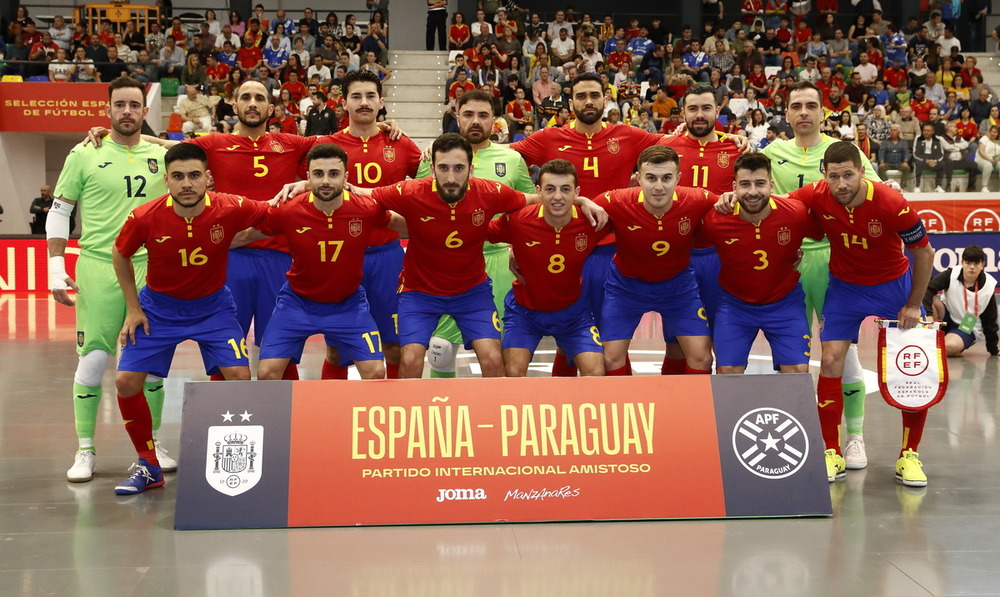 España golea a Paraguay en Manzanares