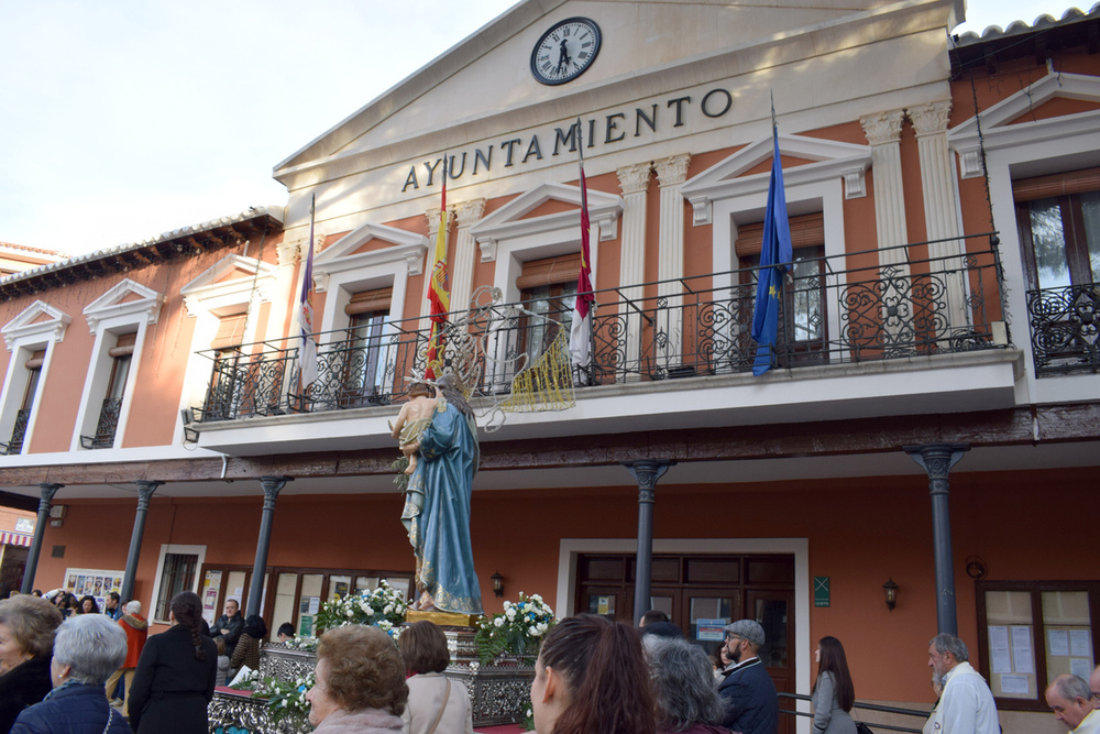 Multitudinaria hoguera para homenajear a la Virgen de la Paz