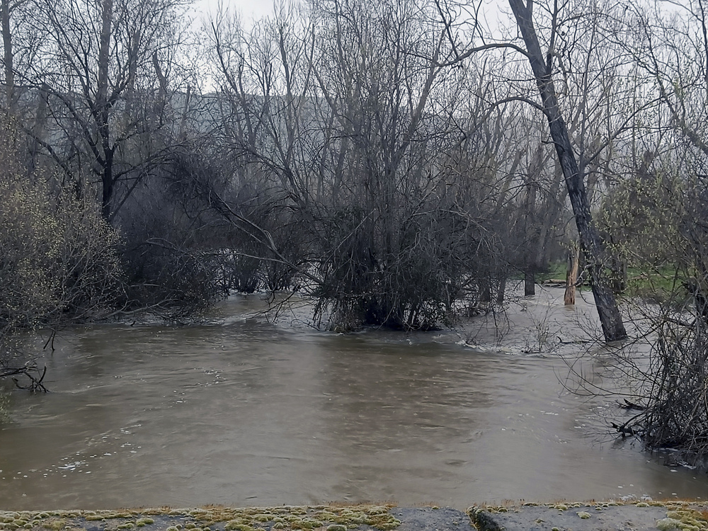  El río Alcobilla a su paso por la aldea de Las Tablillas