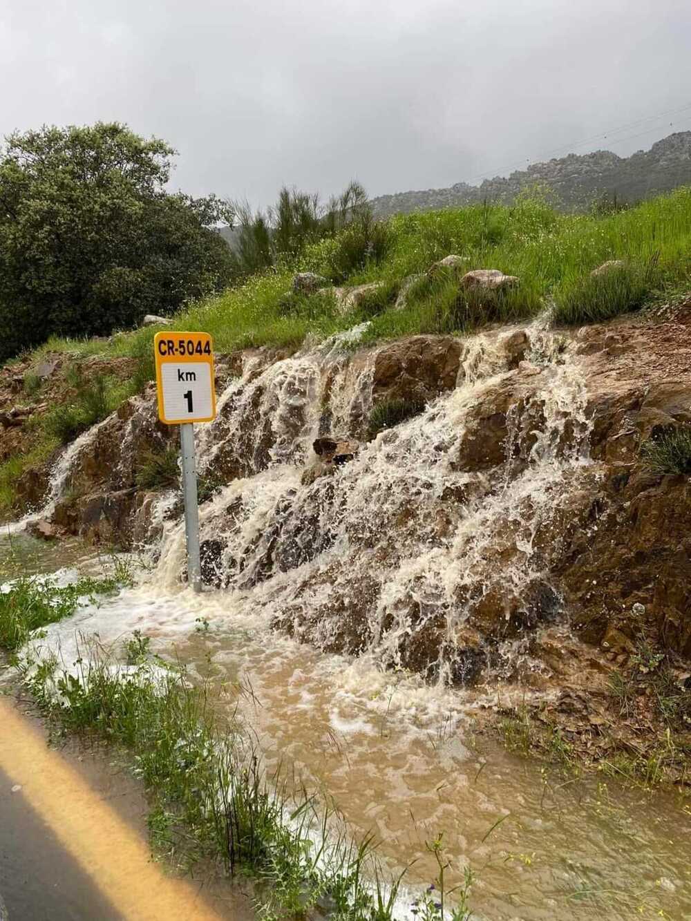 Río desbordado a su paso por el término municipal de San Lorenzo de Calatrava