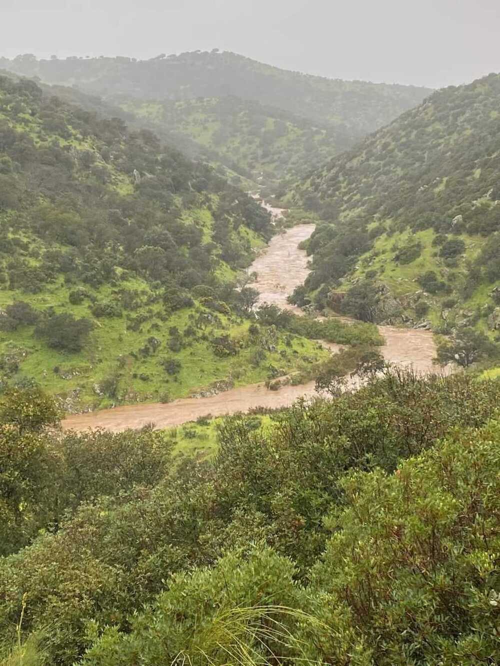 Río desbordado a su paso por el término municipal de San Lorenzo de Calatrava