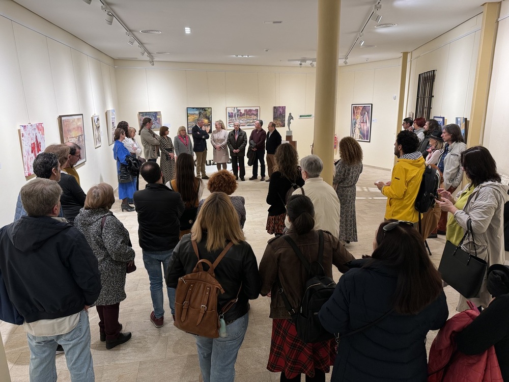 Cruz Roja reúne en una exposición solidaria a 28 artistas 