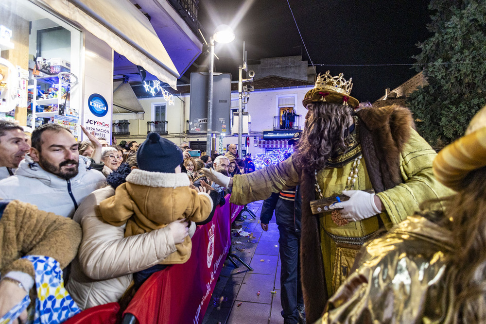 Los Reyes Magos despiertan ilusión a su paso por Ciudad Real