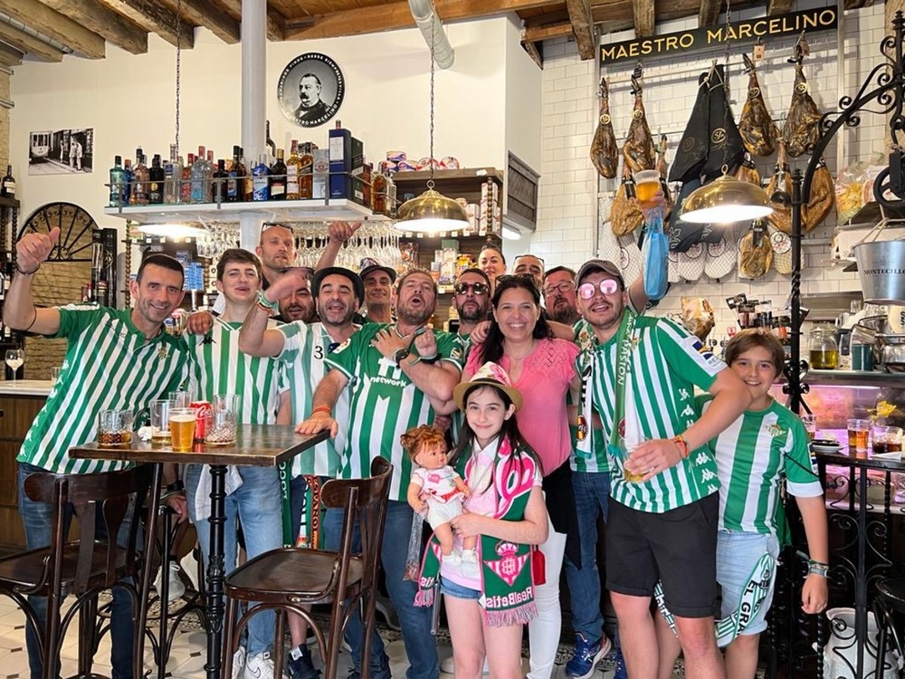 Aficionados de la Peña del Real Betis de Manzanares.