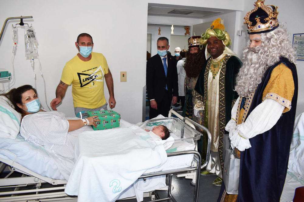 Melchor, Gaspar y Baltasar visitan el Hospital Santa Bárbara 