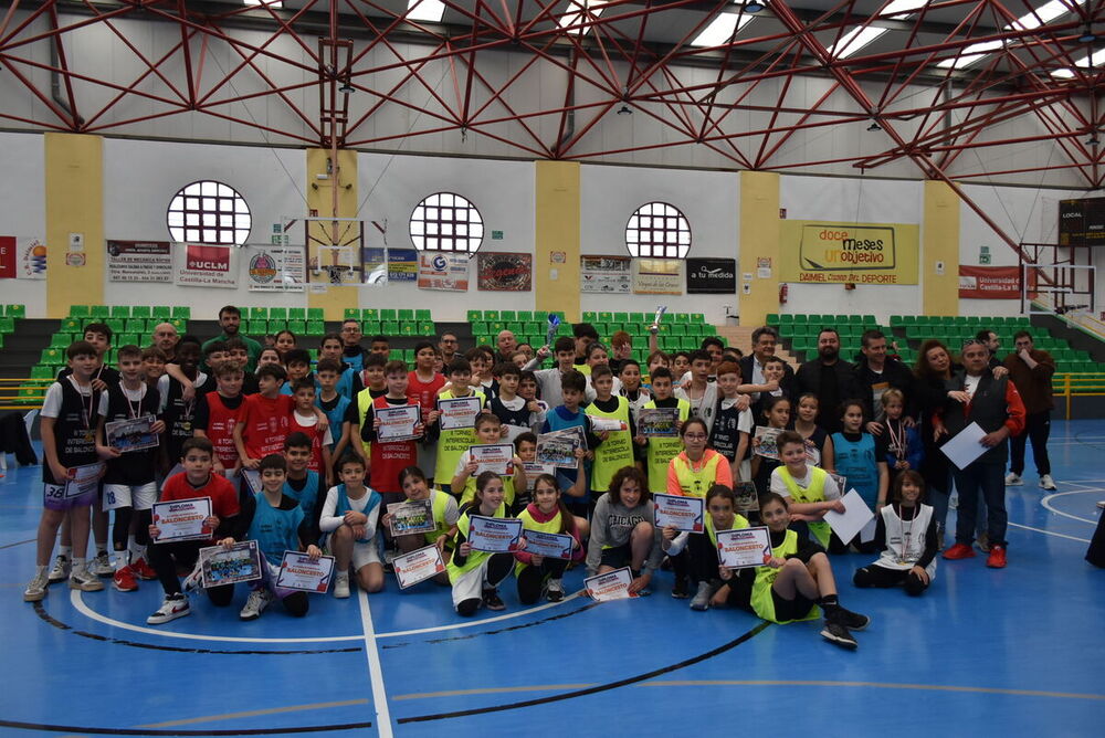 300 niños, en torneos interescolares de fútbol y baloncesto