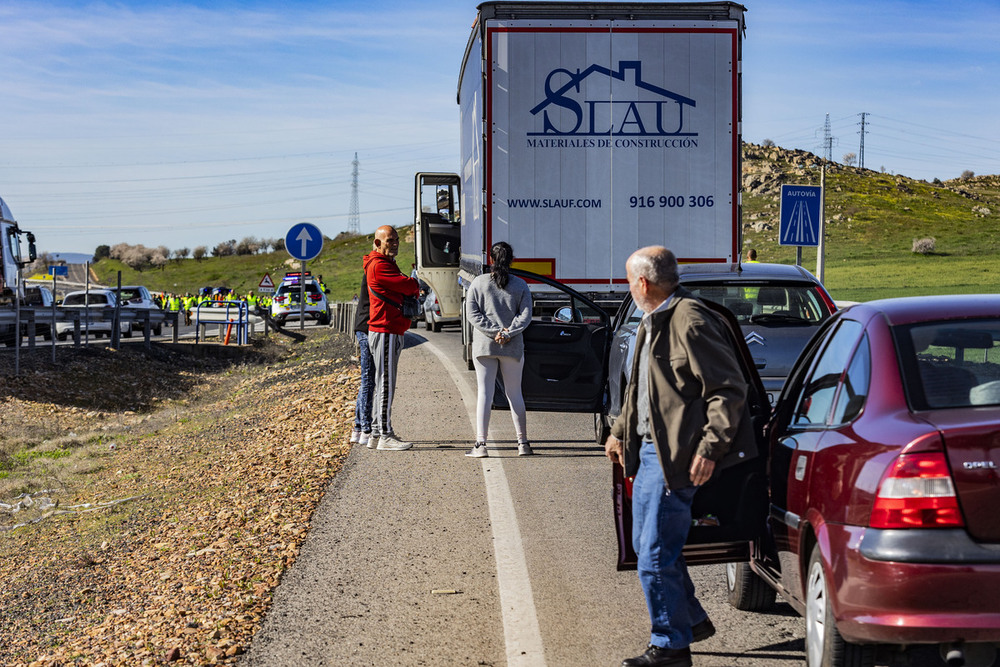 El campo corta autovías a la voz de “basta ya”