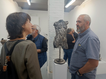 El escultor Manuel Sánchez vuelve con arte reciclado a Madrid