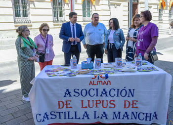 Valverde colabora en la cuestación anual contra el lupus
